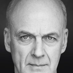 William Chubb - 海邊電影院演員 飾演Doctor Laird