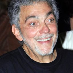 Steve Gadd 飾演 Himself - Drums