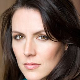 Kate Connor 飾演 Avery