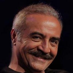 伊爾瑪茲·艾多甘 - 沒有圖書館的圖書館長演員 飾演Deli Emin