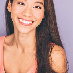 Elly Han 飾演 Officer Danielle