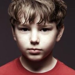 Landon Gimenez 飾演 Caleb Holmes