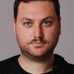 Iair Said 飾演 Periodista