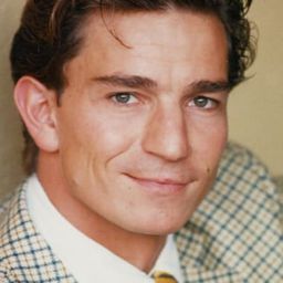 Christian Rieger 飾演 Leuthold