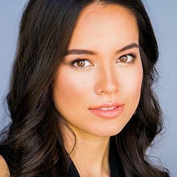 Genevieve Kang 飾演 Darlene