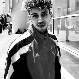 Ilyass El Ouahdani - 藍袍下的溫柔演員 飾演Boutique Customer's Child