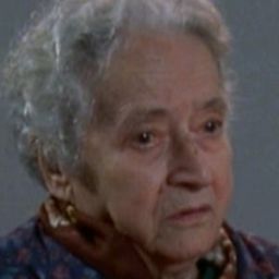 伊芙琳娜·高里 飾演 Nona Cardinale