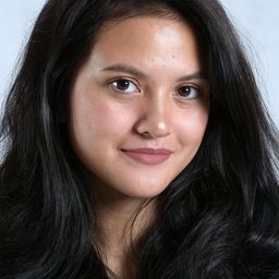 瑪莎·阿魯安 飾演 Hira