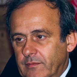Michel Platini 飾演 Self