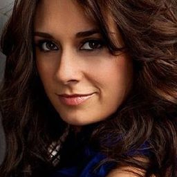 Amber Hayes 飾演 Amber