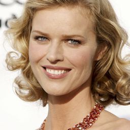 Eva Herzigová 飾演 Michelle