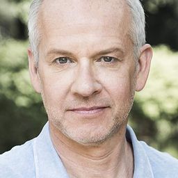 Marcus Calvin 飾演 Martin Feinstein