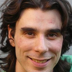 Ander Pardo 飾演 Miguel