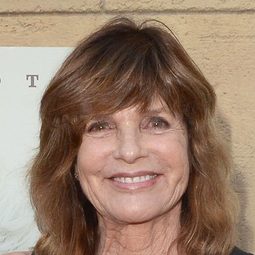 凱薩琳·露絲 - 昔日英雄演員 飾演Valarie Hayden