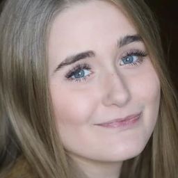 Liz Kate 飾演 Gemma