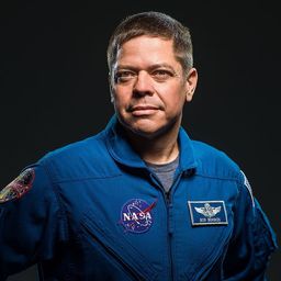 Robert Behnken 飾演 Self