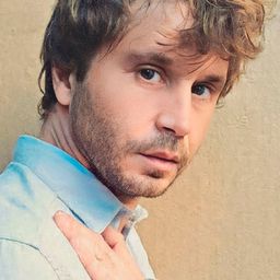 Santiago Pedrero 飾演 Santiago