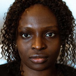 Flaure B.B. Kabore 飾演 Pregnant Woman on Boat