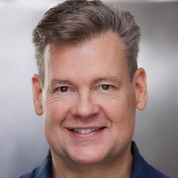 Jeff Holman 飾演 Roger Otter