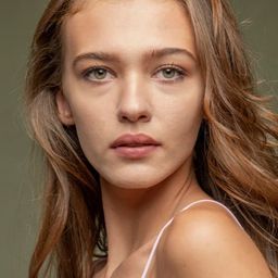 梅麗莎·登格爾 飾演 Feride