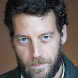 Tommaso Basili 飾演 Bernardo