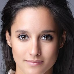 Nóra Trokán 飾演 Cat Eyes