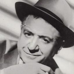 Paul Azaïs 飾演 Ponsard