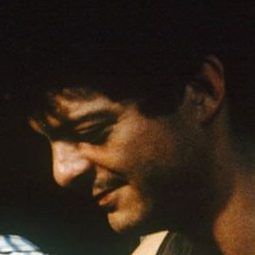 Simon Reggiani - 金色80年代演員 飾演Le garçon #4