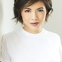 Celine Tsai 飾演 Elaine