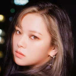 Yoo Jeong-yeon 飾演 Self