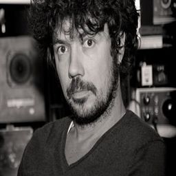 Yarol Poupaud - Mon nom est Johnny演員 飾演Self