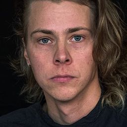 Iiro Panula 飾演 Evert 16v