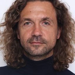 Patrice Nieckowski 飾演 Paysan