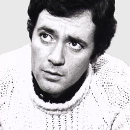 Víctor Petit 飾演 Felipe