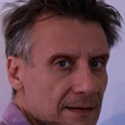 Miguel Lunardi - 甲殼蟲演員 飾演Capanga