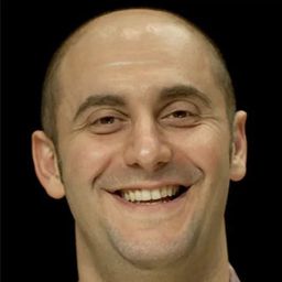 阿斯金·謝諾爾 飾演 İrfan