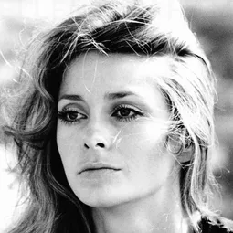 伊莉莎白·艾希莉 飾演 Helen Connelly