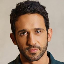 Darius Homayoun 飾演 Colt Skeen