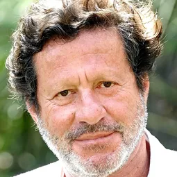 喬昆迪艾曼達 飾演 Foucher