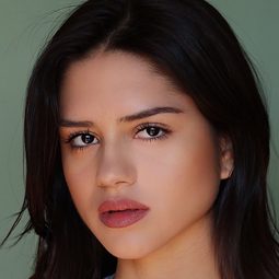 莎莎哥利 - Young Blood演員 飾演Receptionist