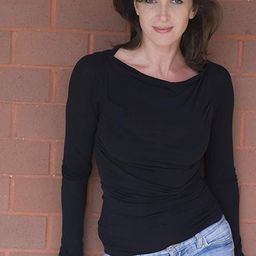 米哈拉·米赫特 飾演 Janine Hopper