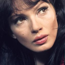 伊娃·克澤斯卡 飾演 Rebeka Widmarowa