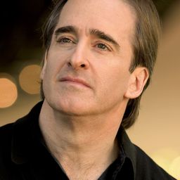 james conlon 飾演 conductor
