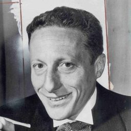 Renzo Cesana 飾演 The Priest