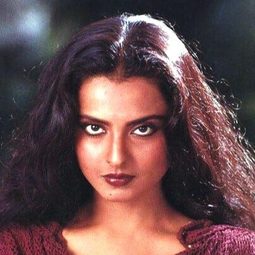 Rekha 飾演 Meenabai