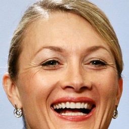 Siv Klynderud - 大多數人生活在中國演員 飾演Cecilie (segment 