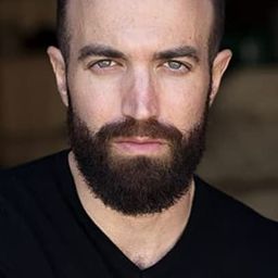 Chris Graham 飾演 Bartender