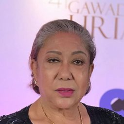 歐黛特·汗 飾演 Mrs. Abellera