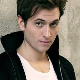 Peter Cincotti - 飛越情海演員 飾演Dick Behrke