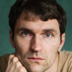 Christian Schneeweiß - 血黃金演員 飾演Kemper